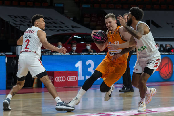 像巴斯托尼 像巴斯托尼