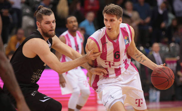 第一脚传球 第一脚传球